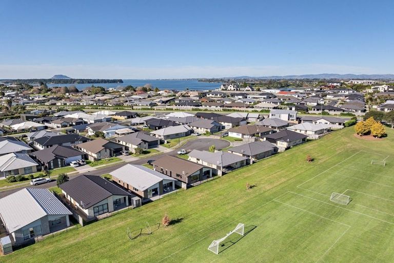 Photo of property in 11 Richardson Road, Omokoroa, 3114