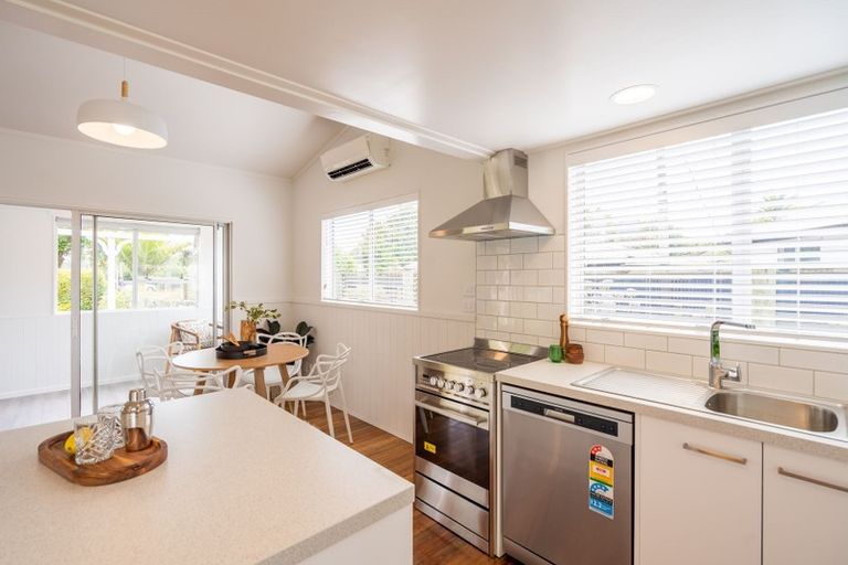 Photo of property in 23 Greenaway Road, Waikanae, 5036