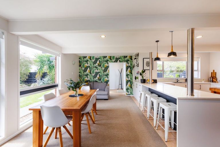 Photo of property in 15 Chilton Grove, Hokowhitu, Palmerston North, 4410