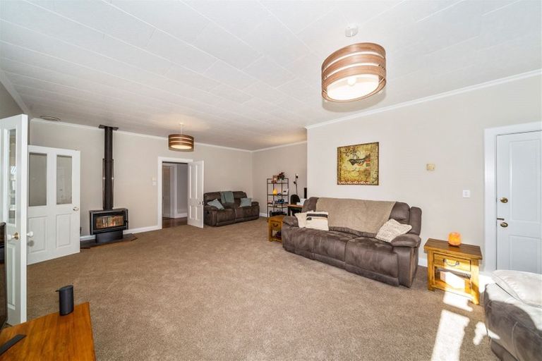 Photo of property in 1 Hunter Street, Hawera, 4610