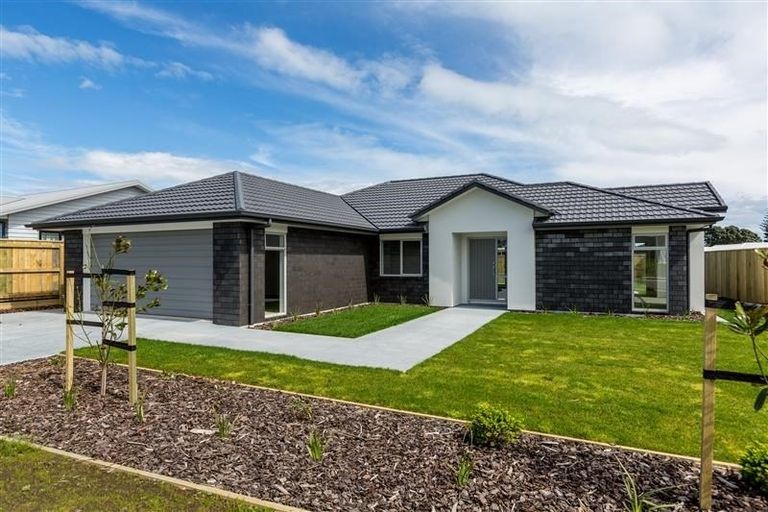 Photo of property in 71 Links Drive, Waiwhakaiho, New Plymouth, 4312