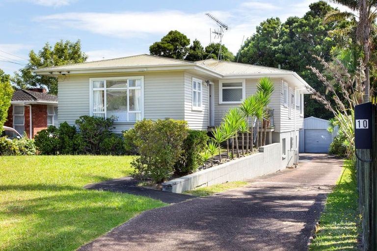 Photo of property in 10 Covil Avenue, Te Atatu South, Auckland, 0610