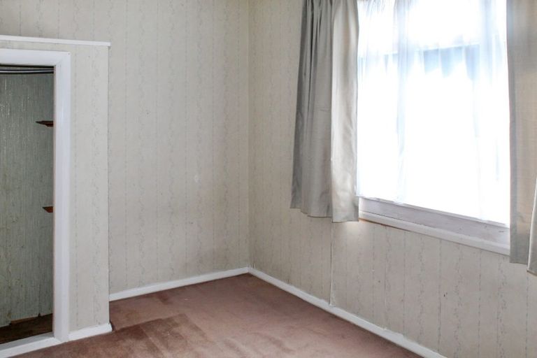 Photo of property in 30 Kingswood Street, Takaro, Palmerston North, 4412