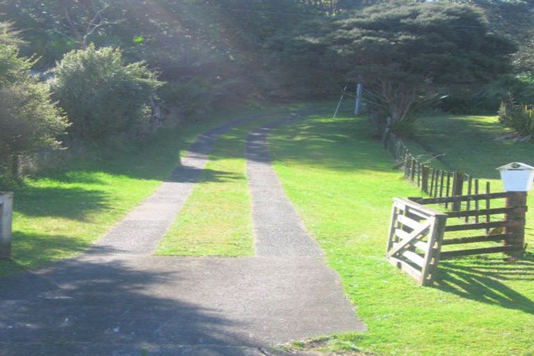 Photo of property in 2a Pohutukawa Grove, Whitianga, 3510