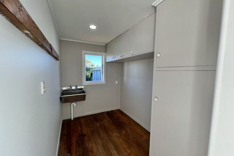 Photo of property in 368 South Road, Omata, New Plymouth, 4374