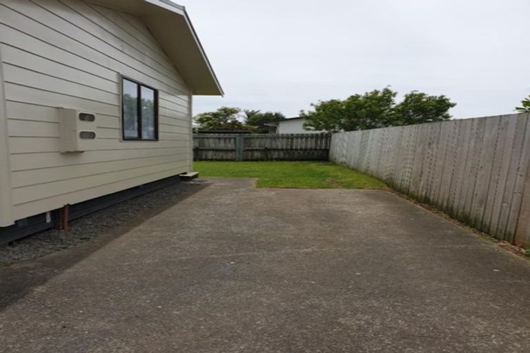 Photo of property in 2/27 Templeton Place, Clendon Park, Auckland, 2103