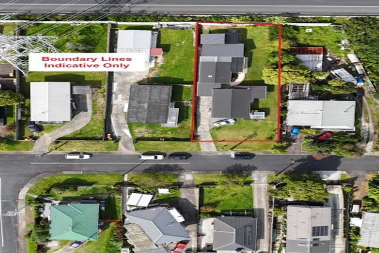 Photo of property in 3 Huruhuru Road, Massey, Auckland, 0614