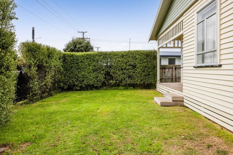 Photo of property in 21 High Street West, Waitara, 4320