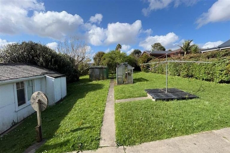 Photo of property in 52 Evans Road, Glen Eden, Auckland, 0602