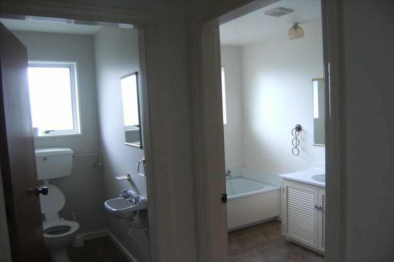 Photo of property in 2/39 Waimairi Road, Upper Riccarton, Christchurch, 8041