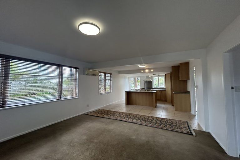 Photo of property in 1/7 Merton Avenue, Glenfield, Auckland, 0627