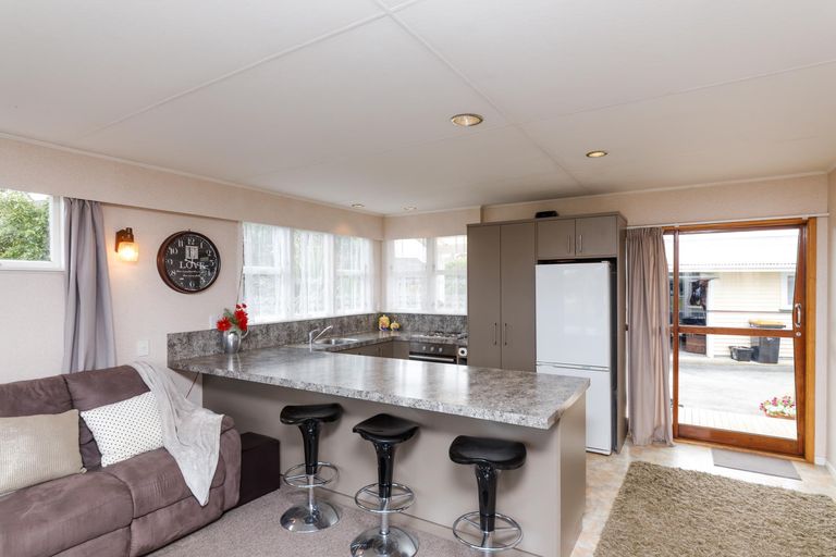 Photo of property in 14 Hartley Place, Awapuni, Palmerston North, 4412