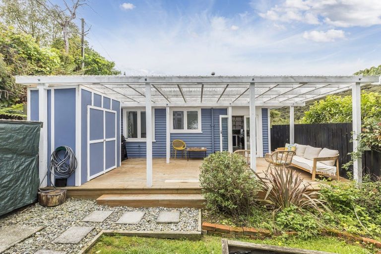 Photo of property in 65 Airlie Road, Plimmerton, Porirua, 5026