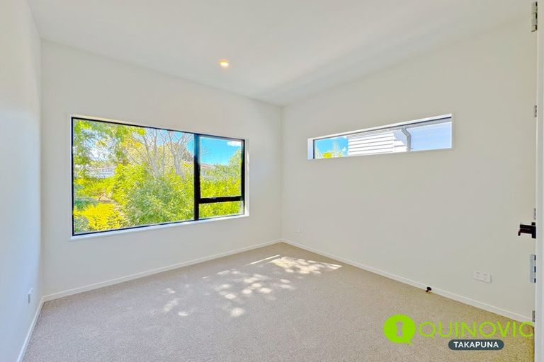 Photo of property in 7c Buisson Glade, West Harbour, Auckland, 0618
