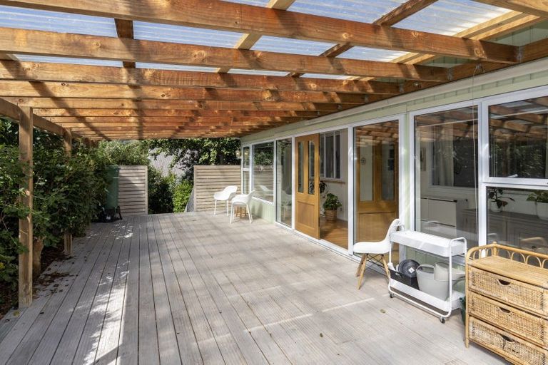 Photo of property in 11 Tiromoana Road, Raumati South, Paraparaumu, 5032