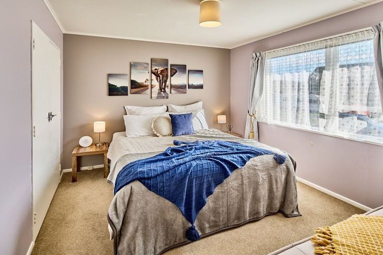 Photo of property in 3 Cleat Street, Whitby, Porirua, 5024