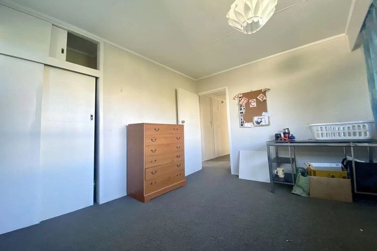 Photo of property in 11 Idyll Place, Northcross, Auckland, 0632