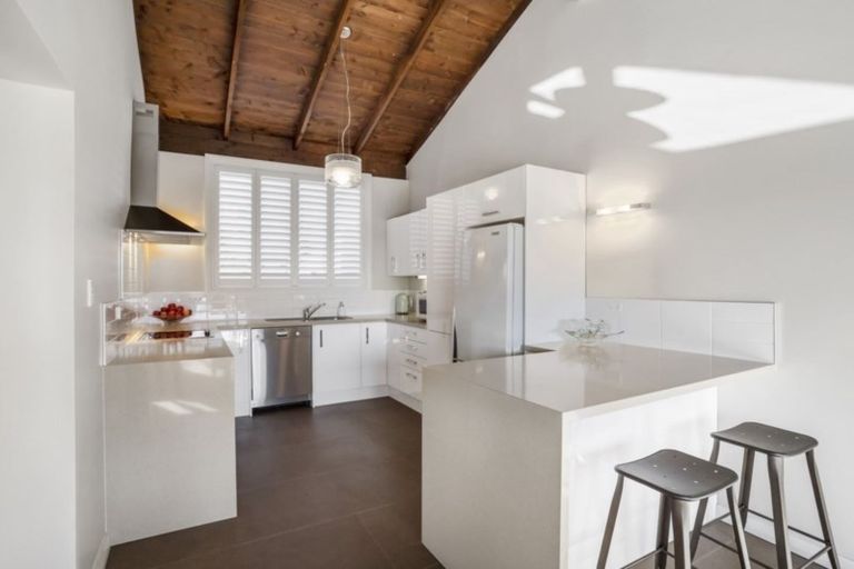 Photo of property in 49b Shanaway Rise, Hillcrest, Auckland, 0627