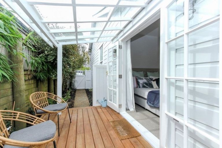 Photo of property in 36 Belt Road, Moturoa, New Plymouth, 4310