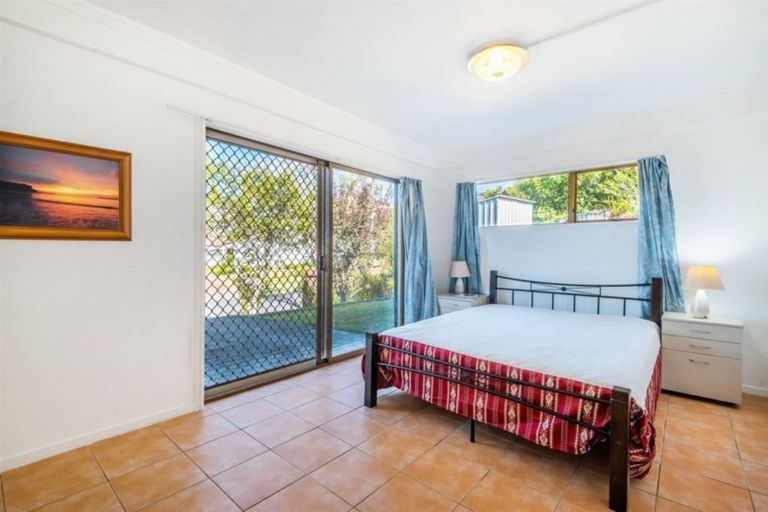 Photo of property in 14 Calman Place, Chatswood, Auckland, 0626