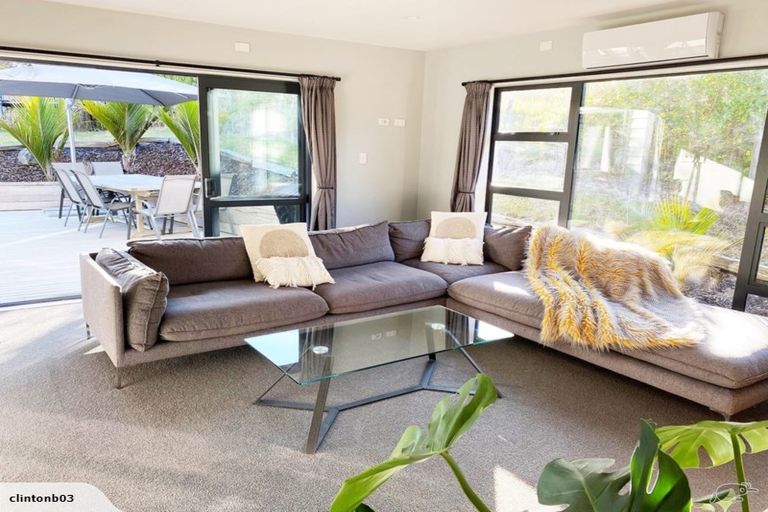 Photo of property in 24 Shadon Place, Stanmore Bay, Whangaparaoa, 0932