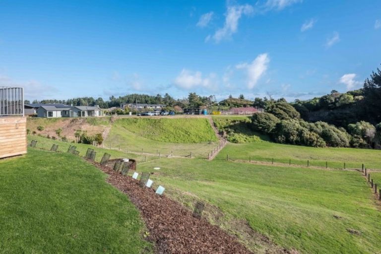 Photo of property in 14 Te Heke Place, Waikanae, 5036