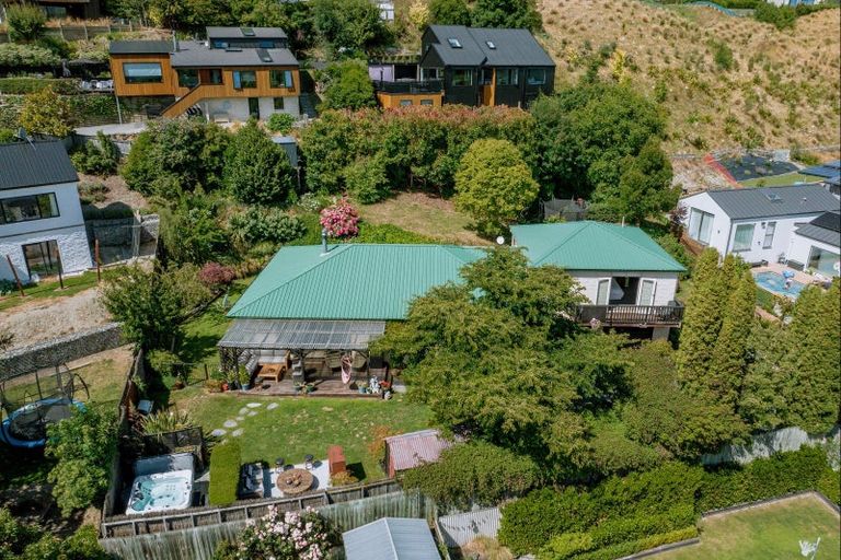 Photo of property in 111 Mcdonnell Road, Arrowtown, 9302