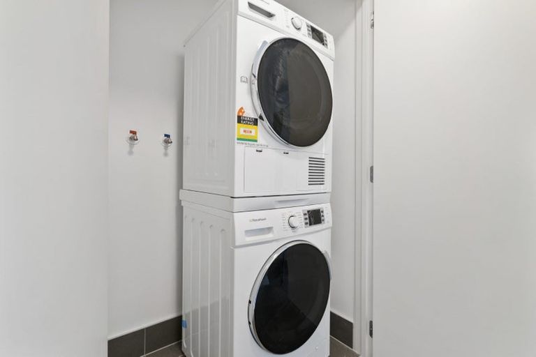 Photo of property in 2g/4045 Great North Road, Glen Eden, Auckland, 0602