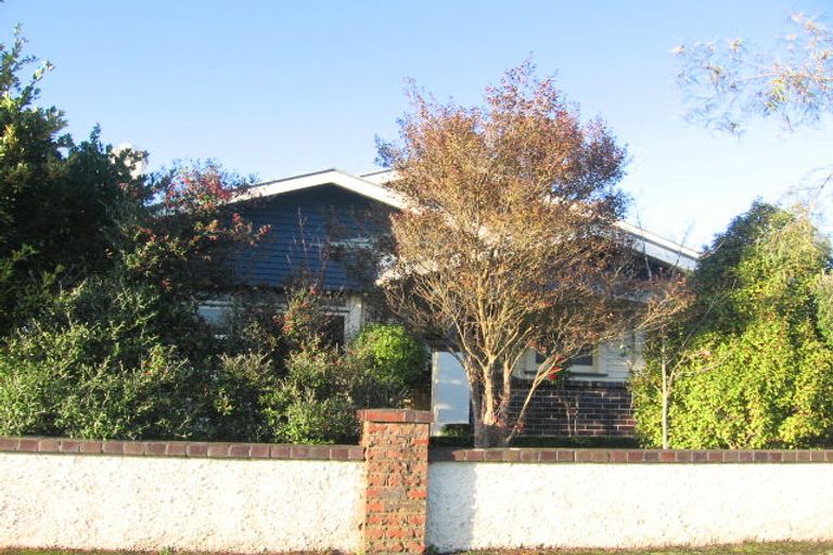 Photo of property in 17 Kowhai Avenue, Takaro, Palmerston North, 4410