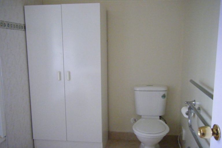 Photo of property in 5 Wren Place, Unsworth Heights, Auckland, 0632