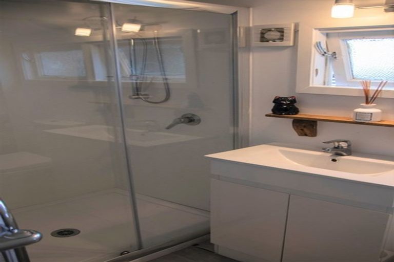 Photo of property in 2/31 Vauxhall Road, Devonport, Auckland, 0624