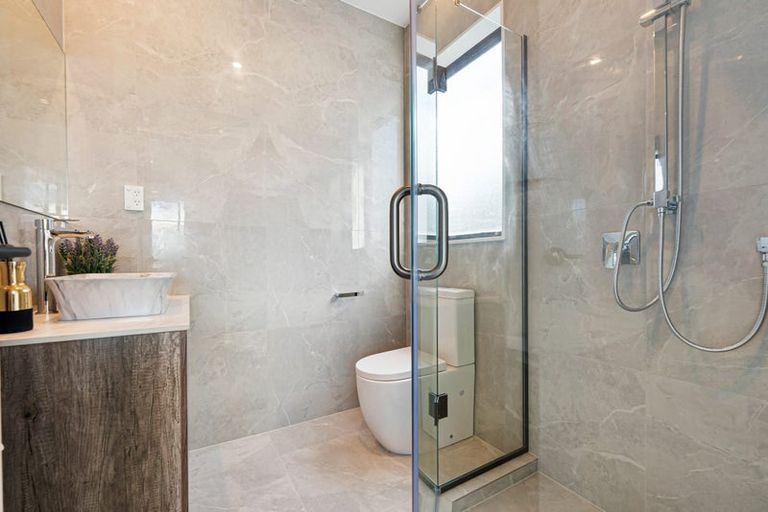 Photo of property in 6 Pineview Drive, Rosehill, Papakura, 2113