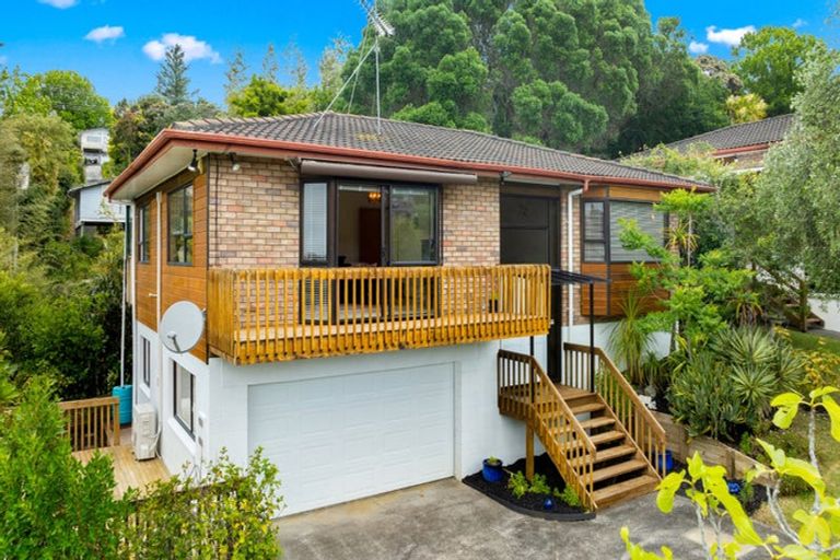 Photo of property in 1/12 Greenvalley Rise, Glenfield, Auckland, 0629