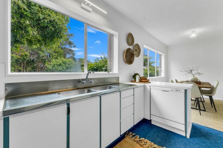 Photo of property in 3b Hunter Place, Merrilands, New Plymouth, 4312