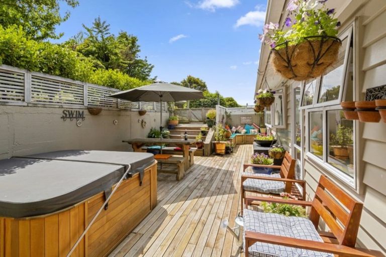 Photo of property in 76 Redwood Avenue, Tawa, Wellington, 5028