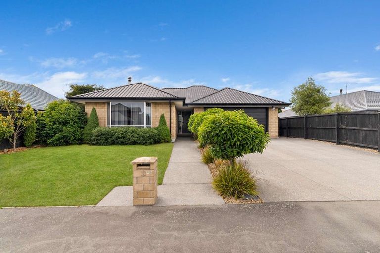Photo of property in 33 Broadhaven Avenue, Parklands, Christchurch, 8083