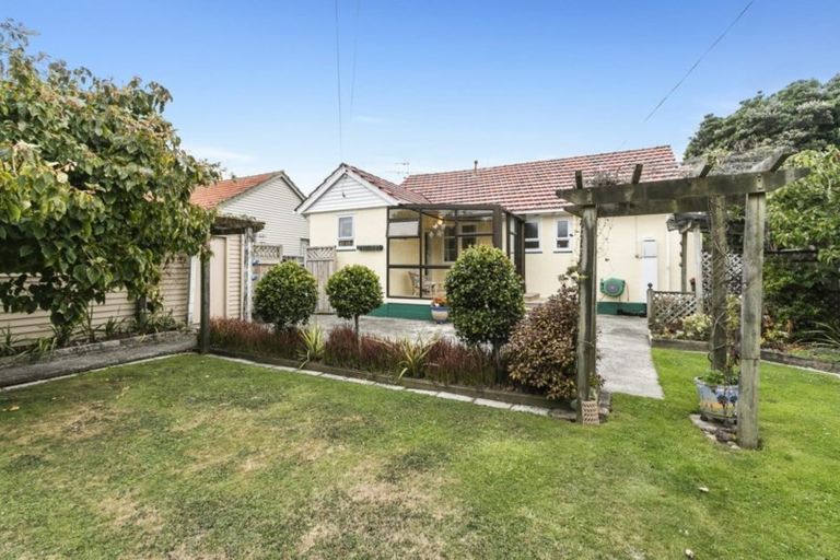 Photo of property in 18 Jutland Street, Waterloo, Lower Hutt, 5011