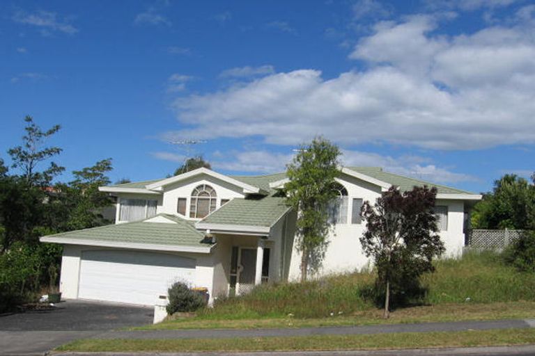 Photo of property in 52 Goldfinch Rise, Unsworth Heights, Auckland, 0632