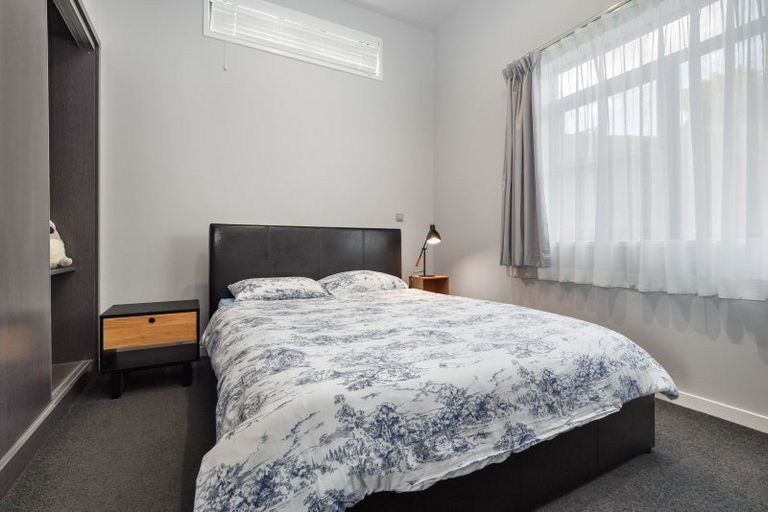 Photo of property in 2b Pah Road, Kawaha Point, Rotorua, 3010