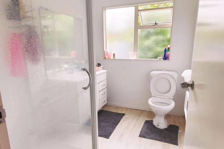 Photo of property in 15 Universal Drive, Henderson, Auckland, 0610