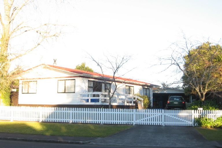 Photo of property in 22 Hadley Wood Drive, Wattle Downs, Auckland, 2103
