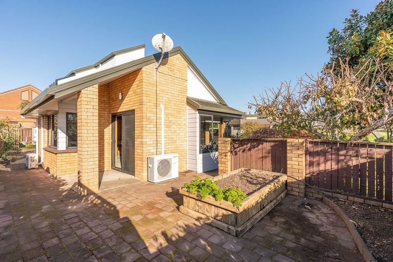 Photo of property in 15 Burn-murdoch Street, St Andrews, Hamilton, 3200