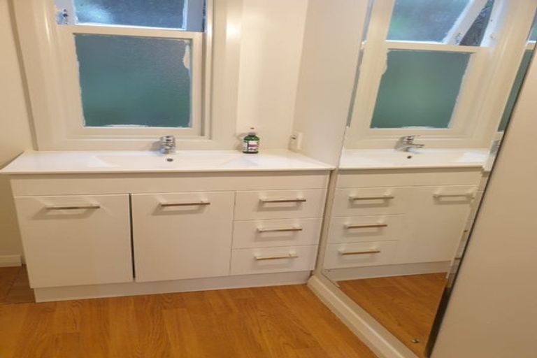 Photo of property in 2 Norna Crescent, Kelburn, Wellington, 6012