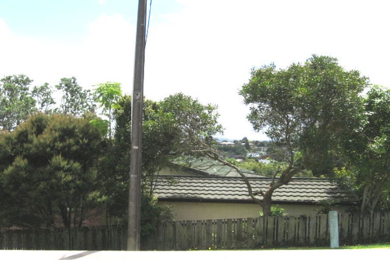 Photo of property in 51 Island Bay Road, Beach Haven, Auckland, 0626