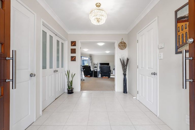 Photo of property in 72 Marina View Drive, West Harbour, Auckland, 0618