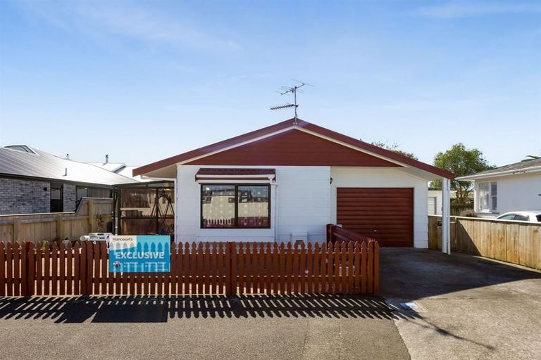 Photo of property in 4 Surrey Street, Hawera, 4610