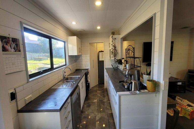 Photo of property in 43 Whitechapel Grove, Stokes Valley, Lower Hutt, 5019