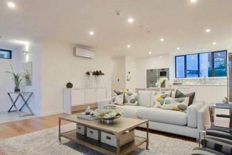 Photo of property in 52 Omahu Road, Greenlane, Auckland, 1051