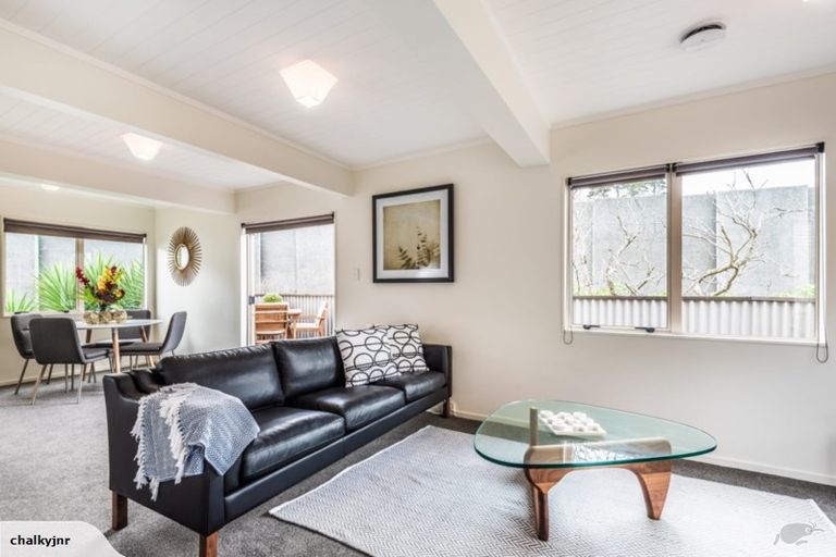 Photo of property in 1042a Great North Road, Point Chevalier, Auckland, 1022