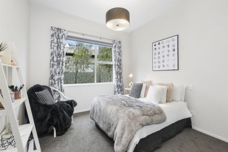 Photo of property in 37 Royal Park Drive, Parklands, Christchurch, 8083